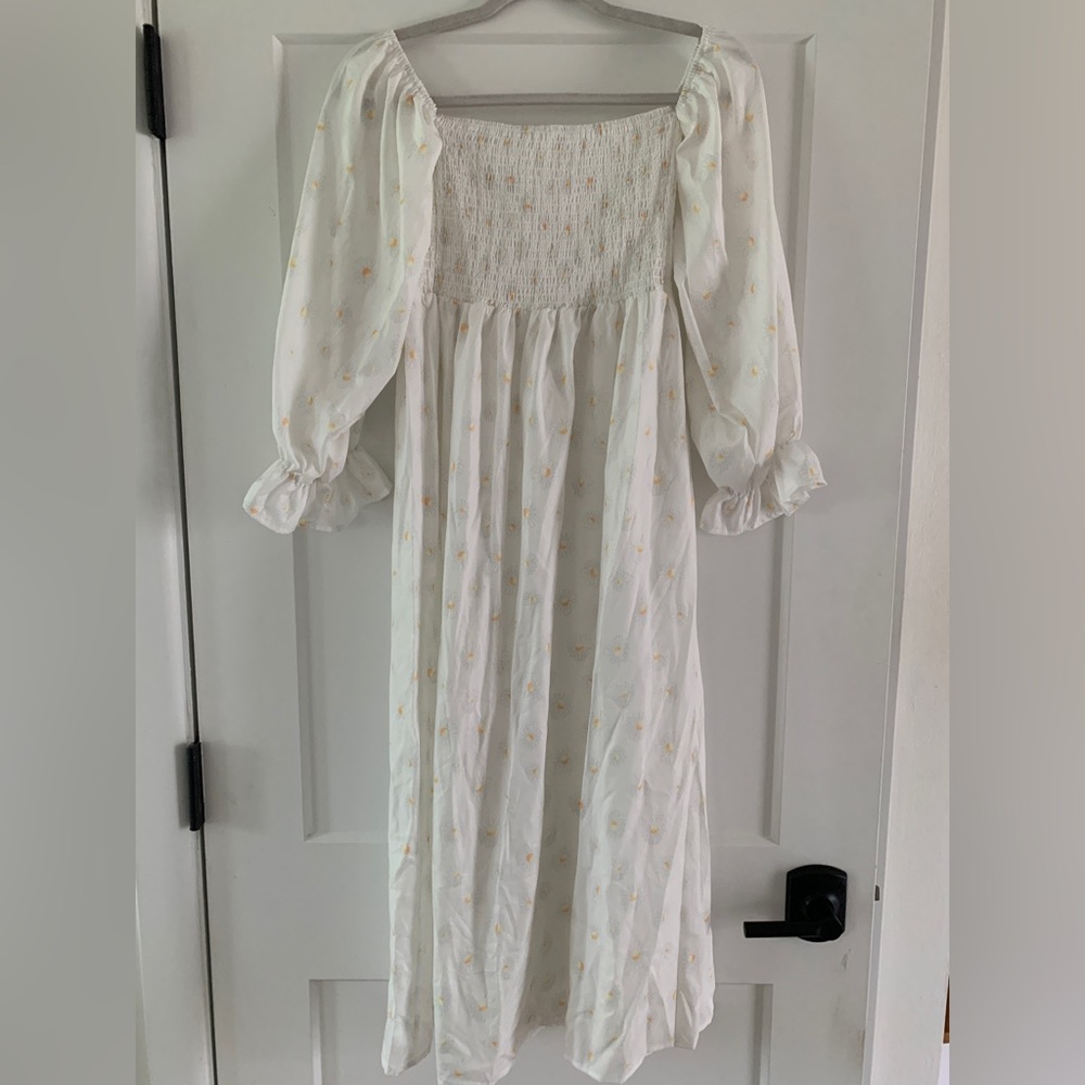 Daisy print sun dress size medium